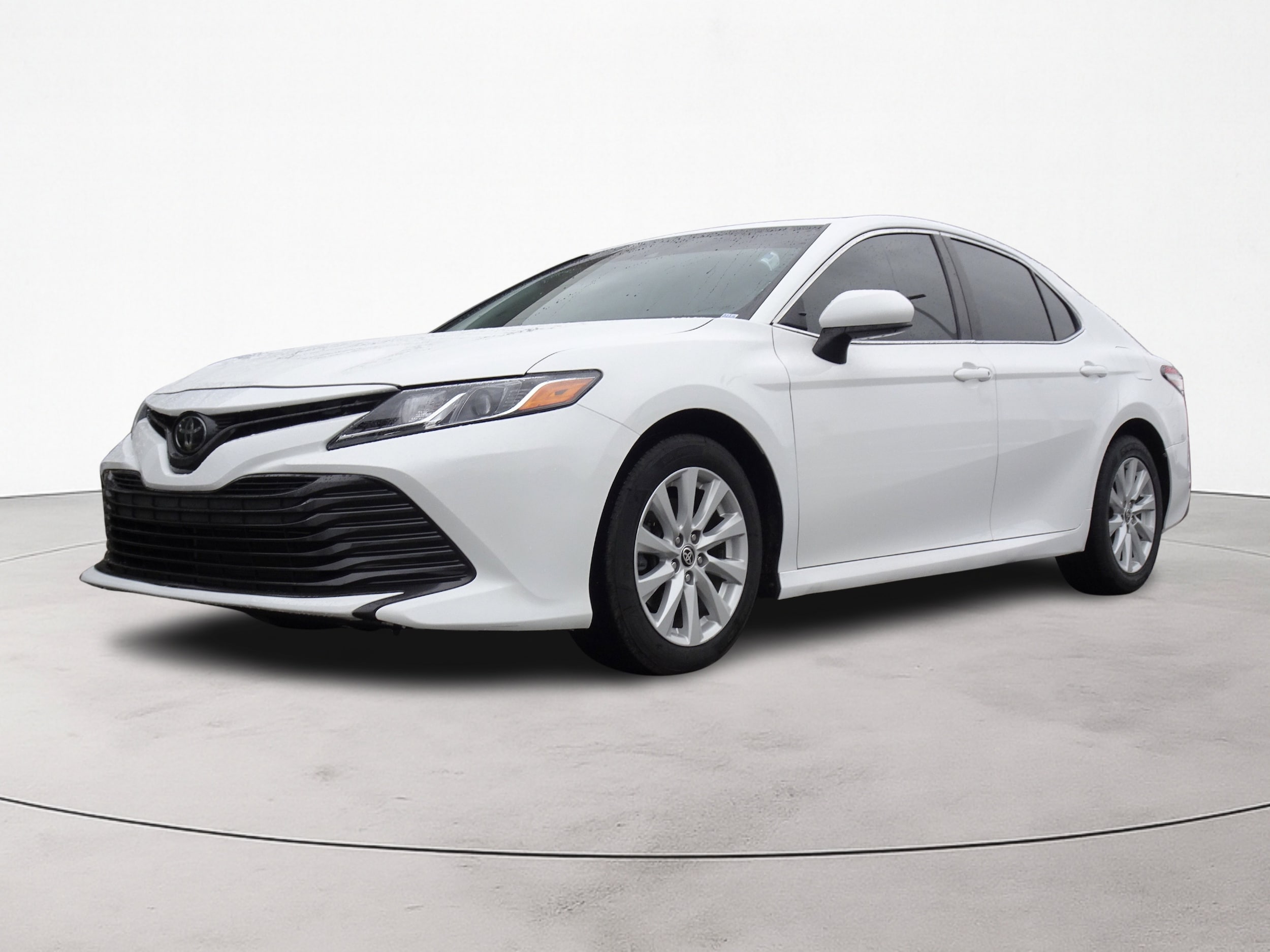 2020 Toyota Camry LE's photo