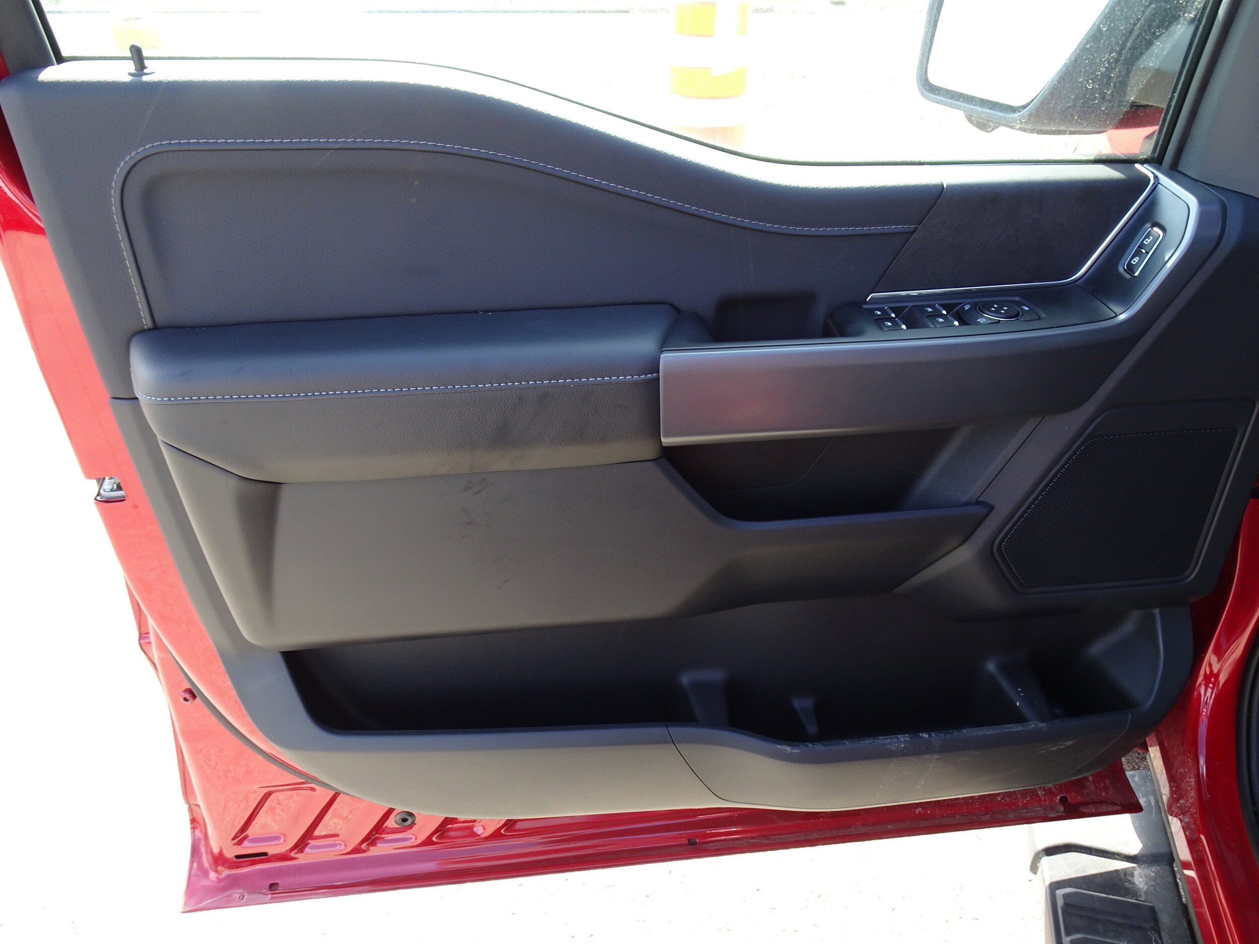 2025 Ford F-150 XLT - Photo 13