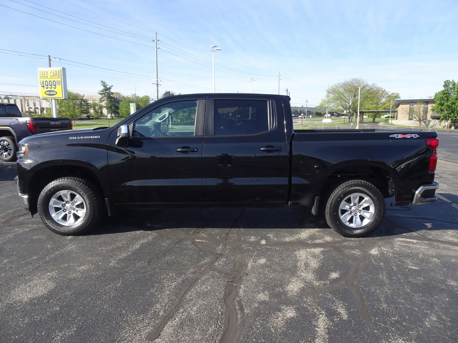 Used 2021 Chevrolet Silverado 1500 LT with VIN 3GCUYDED8MG117047 for sale in Cincinnati, OH