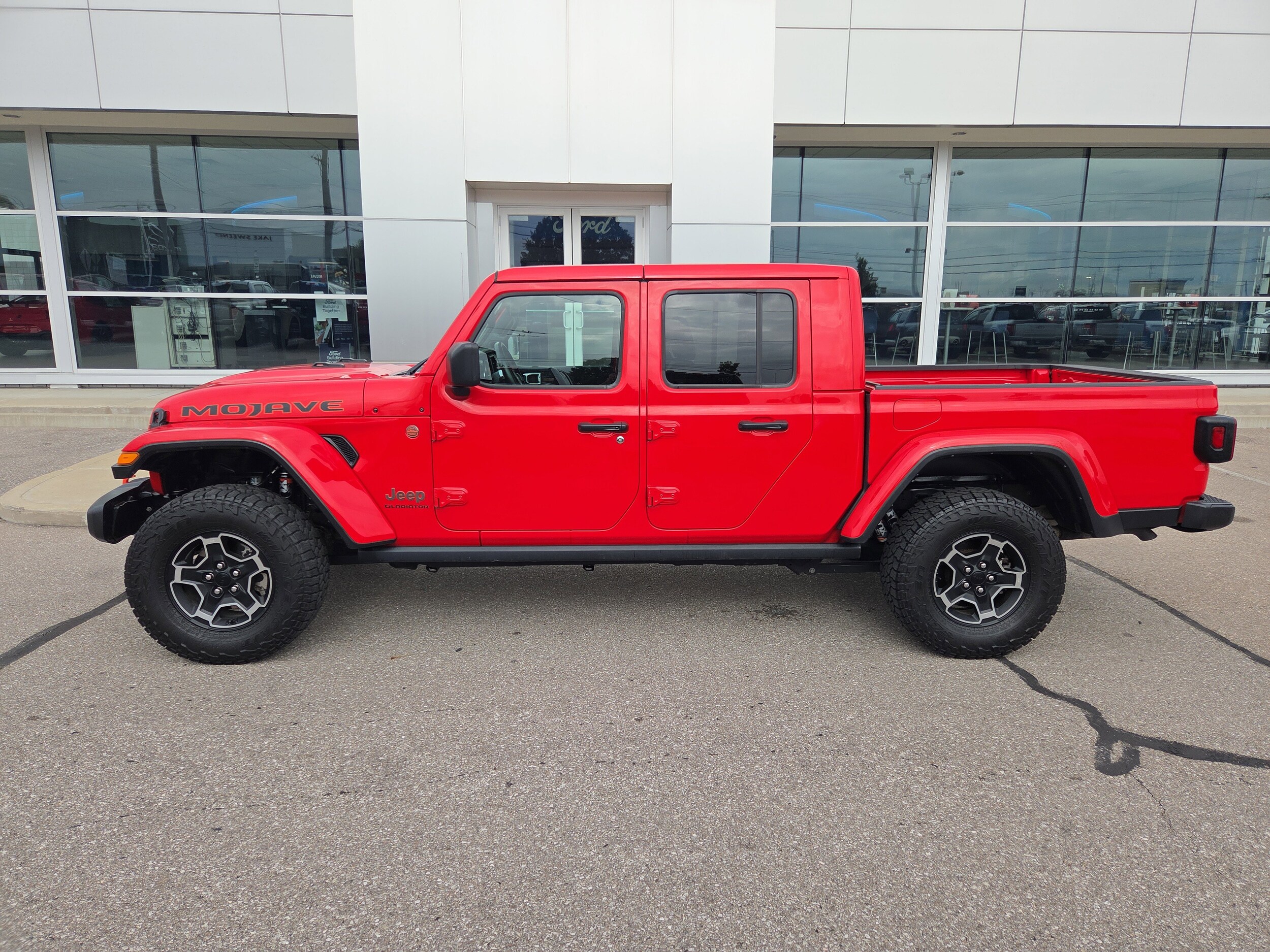 2022 Jeep Gladiator Mojave photo 2