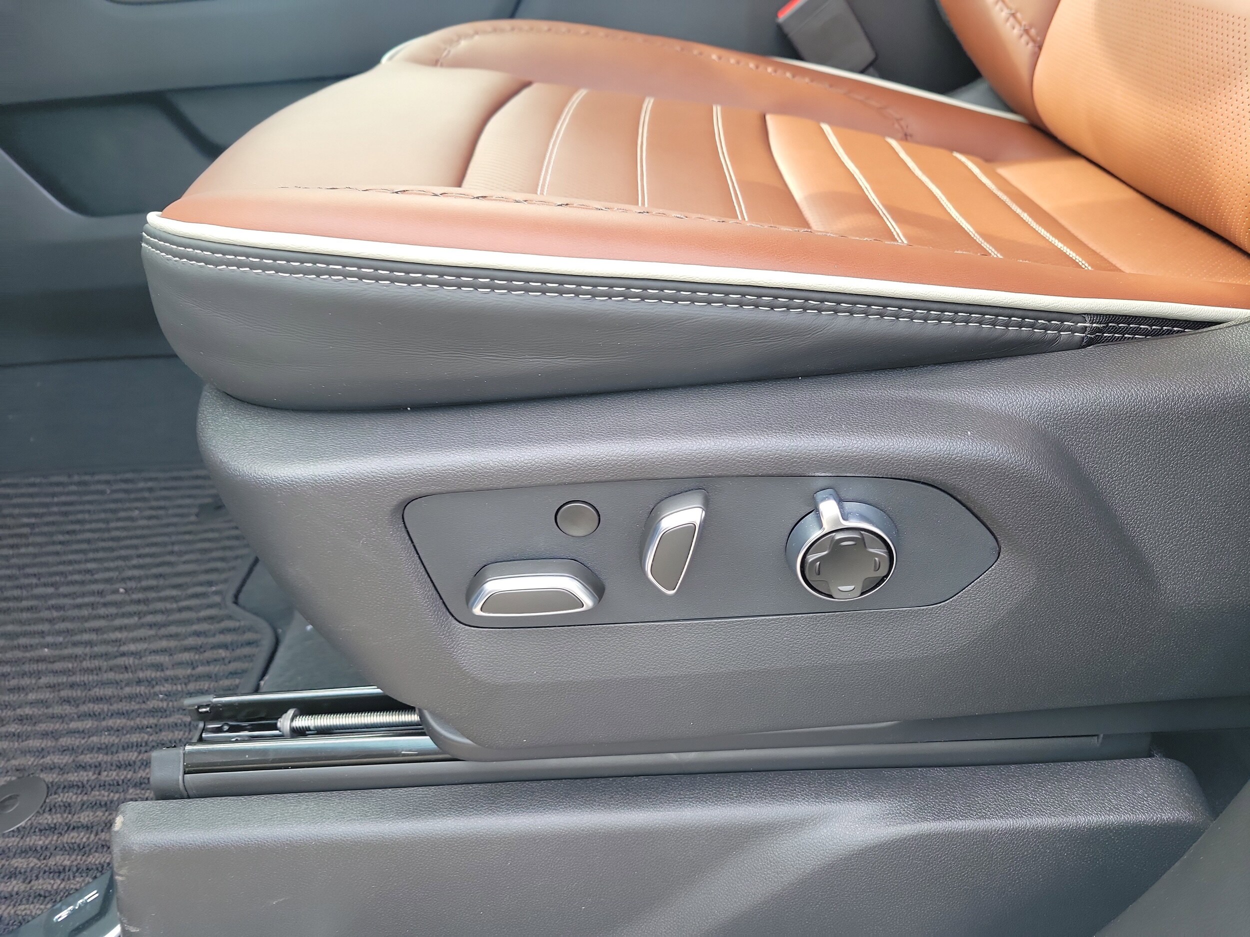 2026 GMC Sierra 2500HD Denali Ultimate - Photo 16
