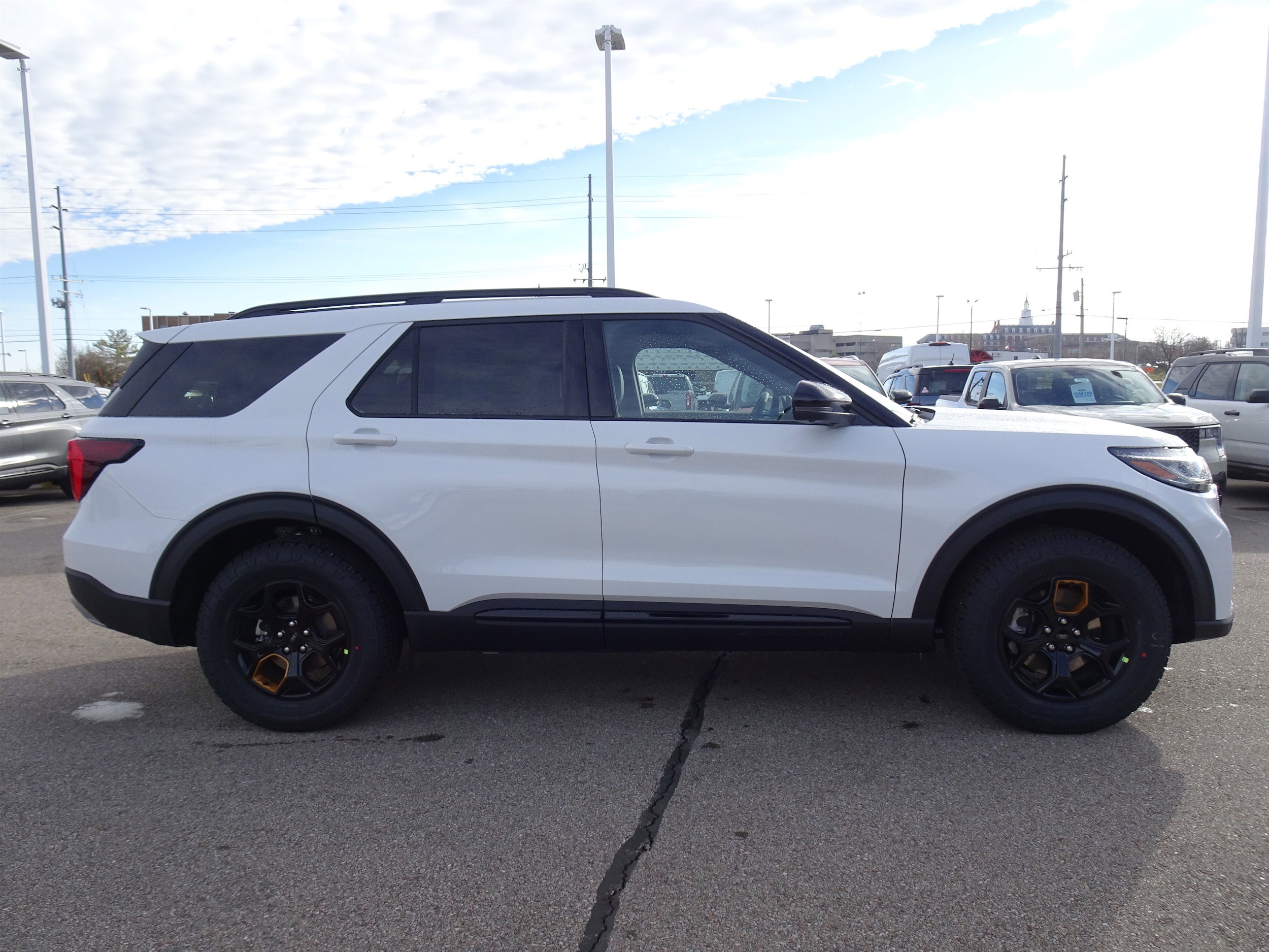 2026 Ford Explorer Tremor - Photo 6