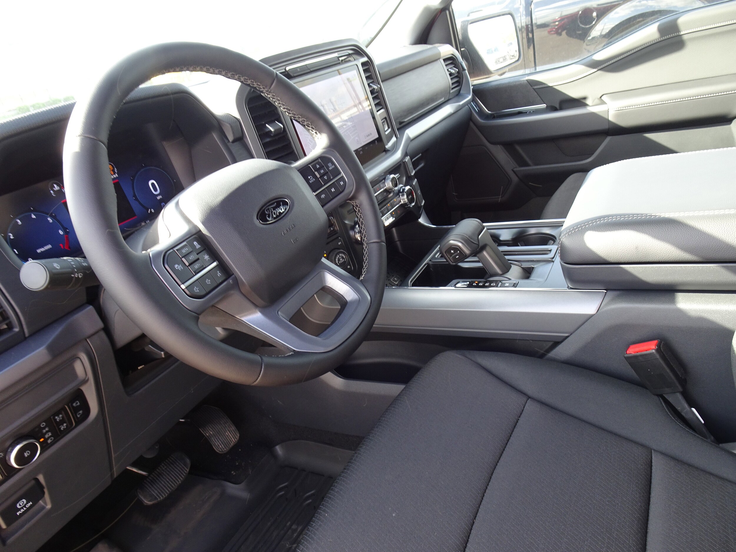 2025 Ford F-150 XLT - Photo 14