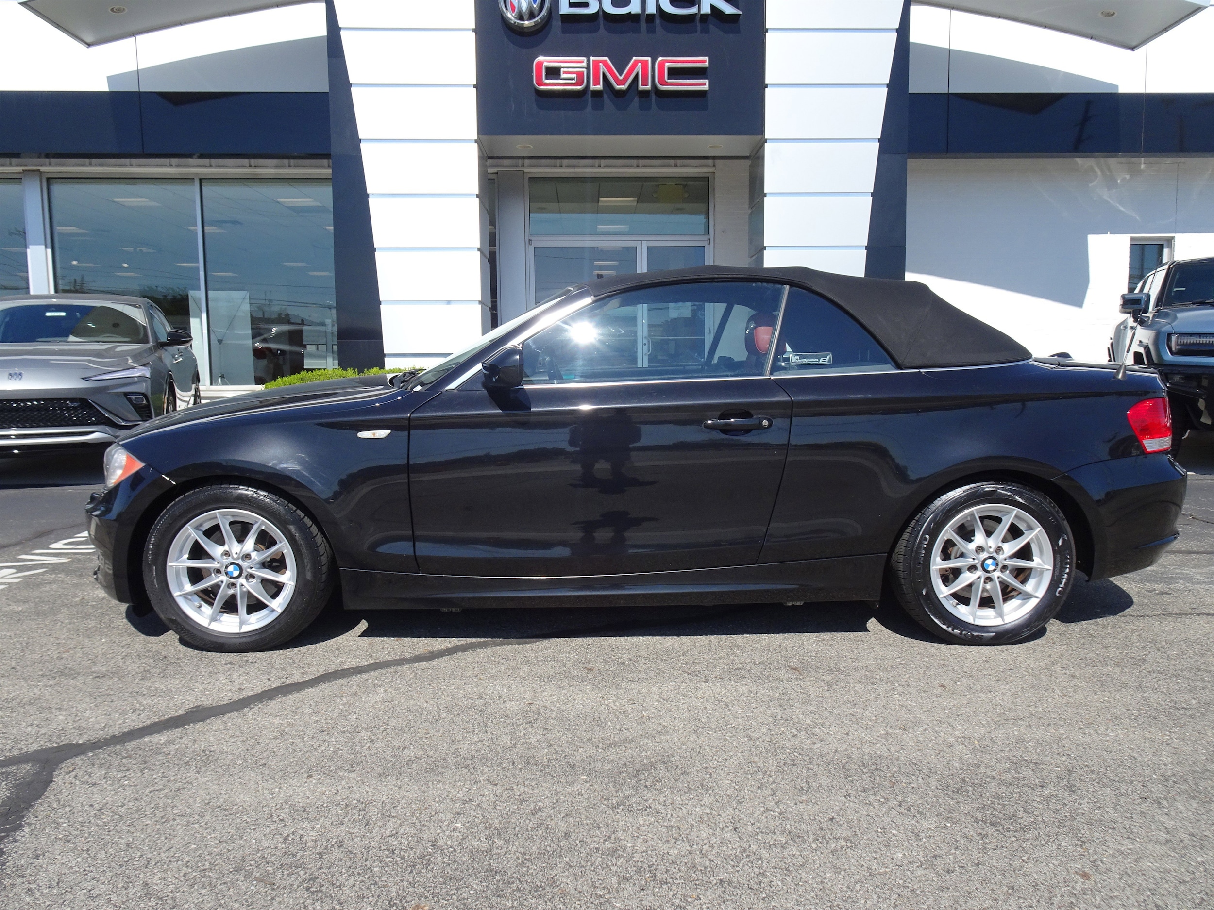 Used 2011 BMW 1 Series 128i with VIN WBAUN1C57BVH82447 for sale in Cincinnati, OH