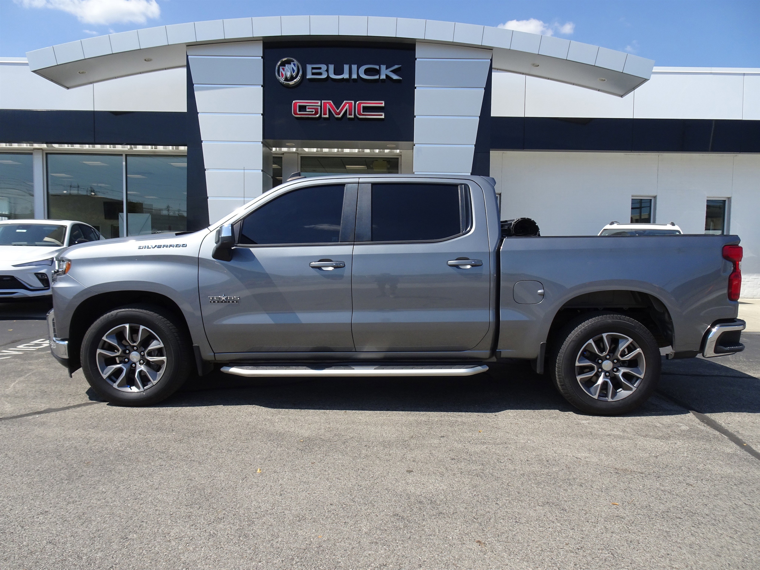 2019 Chevrolet Silverado 1500 LT Texas Edition photo 2