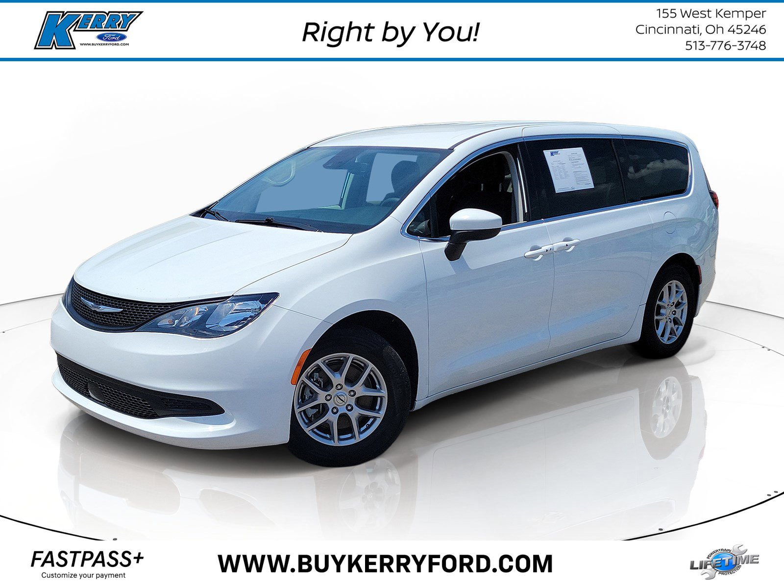 2023 Chrysler Voyager LX's photo