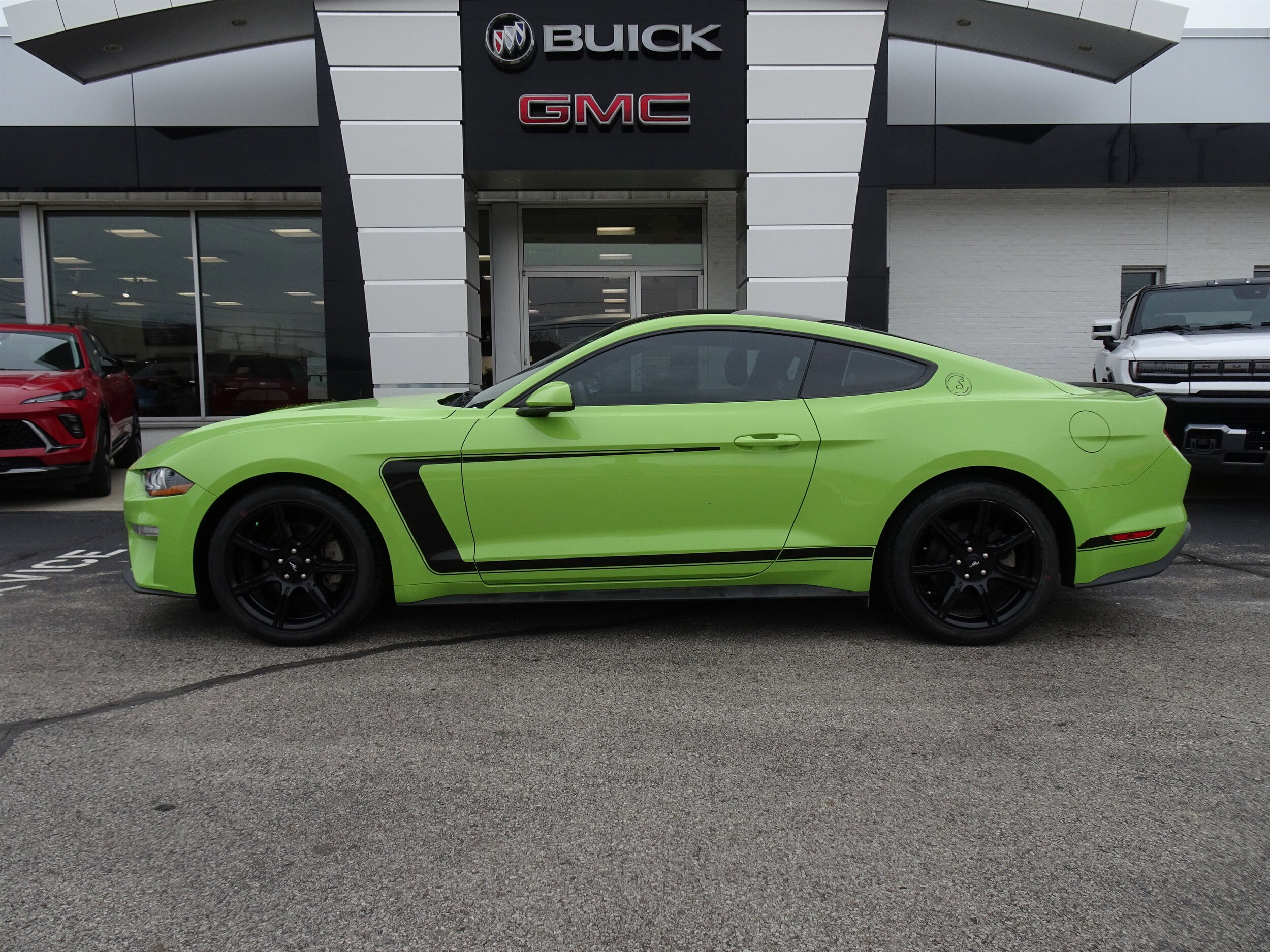2020 Ford Mustang EcoBoost photo 2