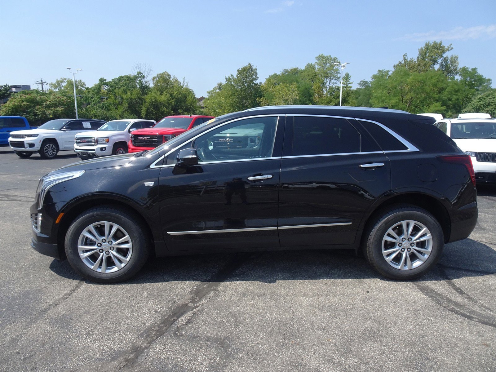 Used 2021 Cadillac XT5 Luxury with VIN 1GYKNBR46MZ126614 for sale in Cincinnati, OH