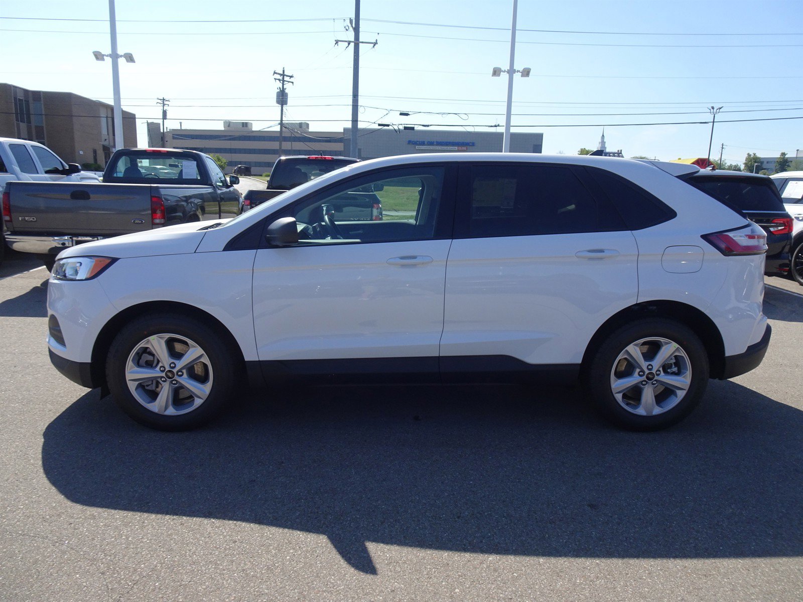 2024 Ford Edge SE photo 2