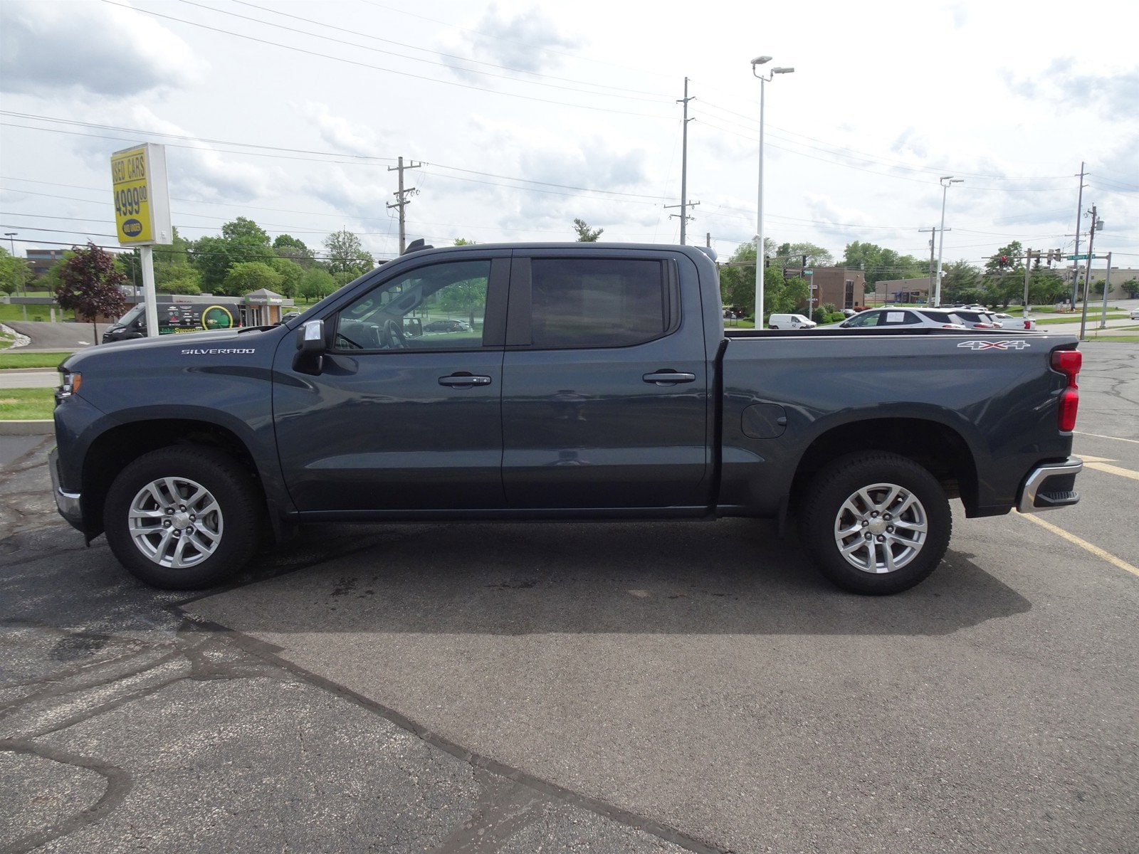 Used 2021 Chevrolet Silverado 1500 LT with VIN 3GCUYDED3MG111026 for sale in Cincinnati, OH