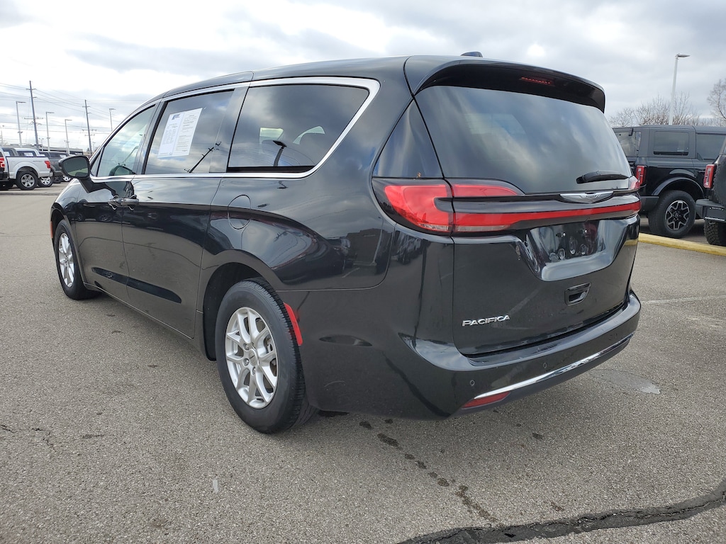 Used 2023 Chrysler Pacifica Touring L Van Passenger Van