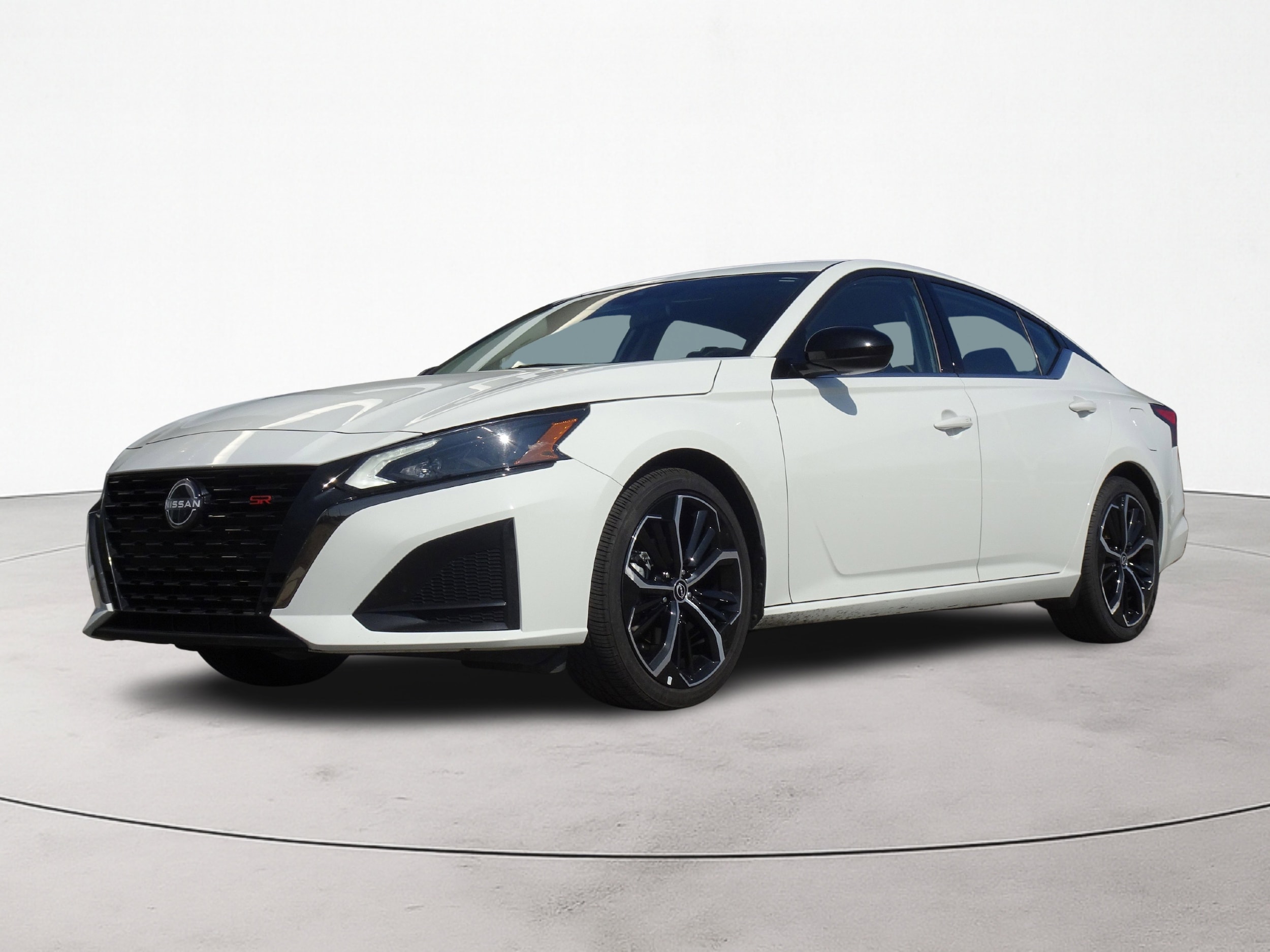 2023 Nissan Altima SR's photo