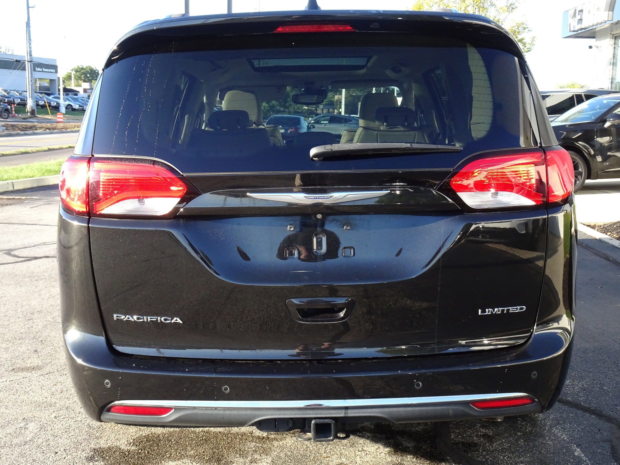 2017 Chrysler Pacifica Limited photo 4