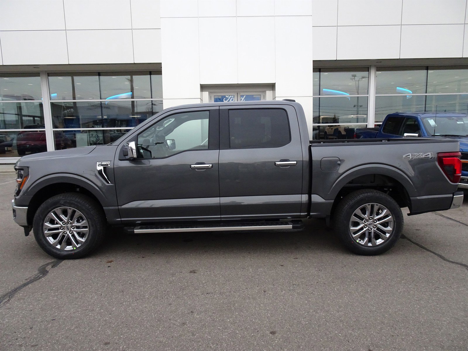 2025 Ford F-150 XLT photo 2