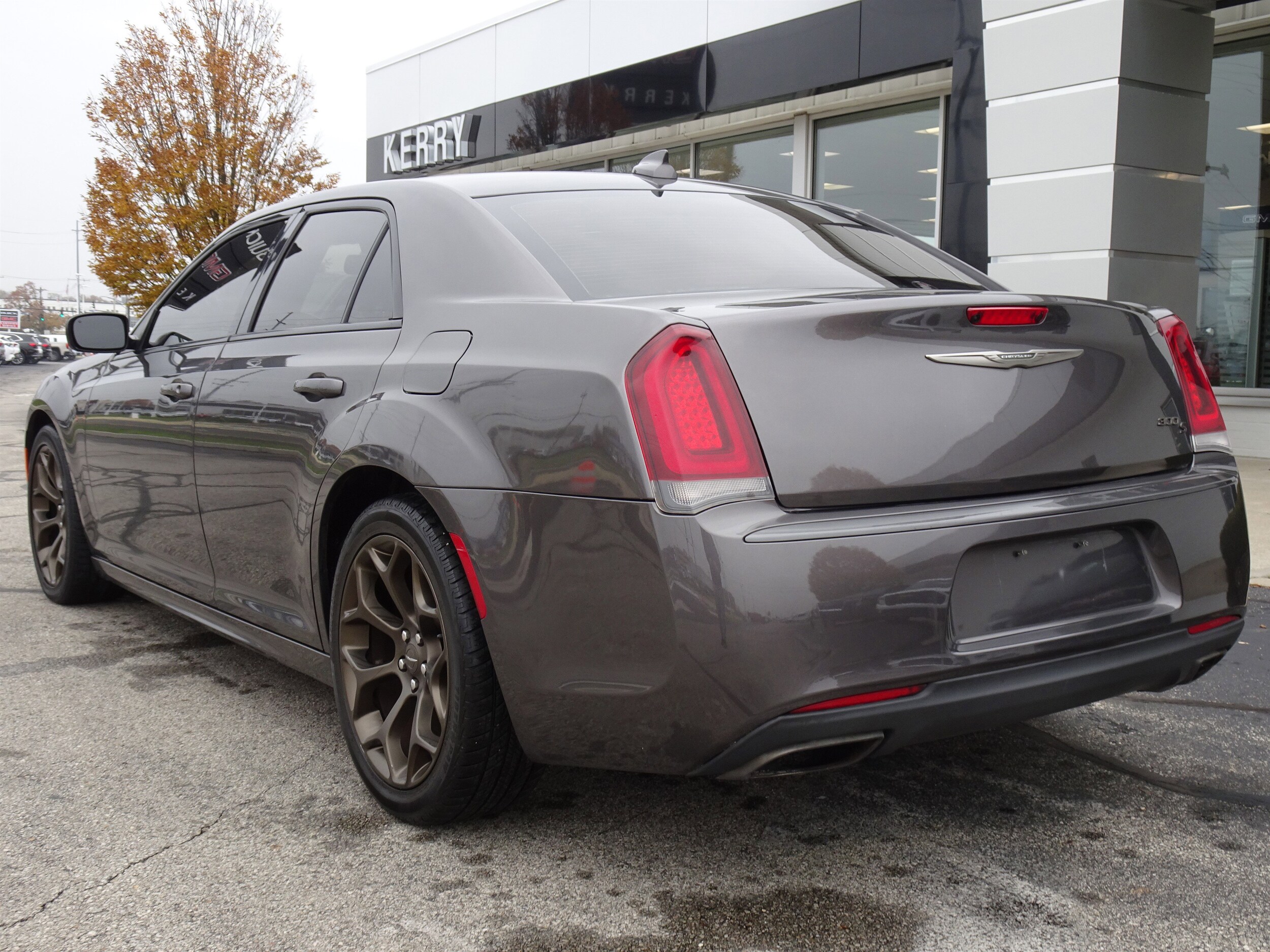 2016 Chrysler 300 S photo 3