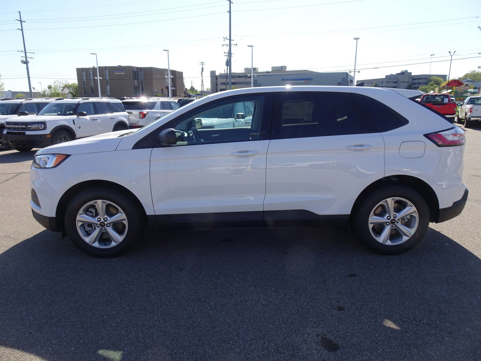 2024 Ford Edge SE photo 2