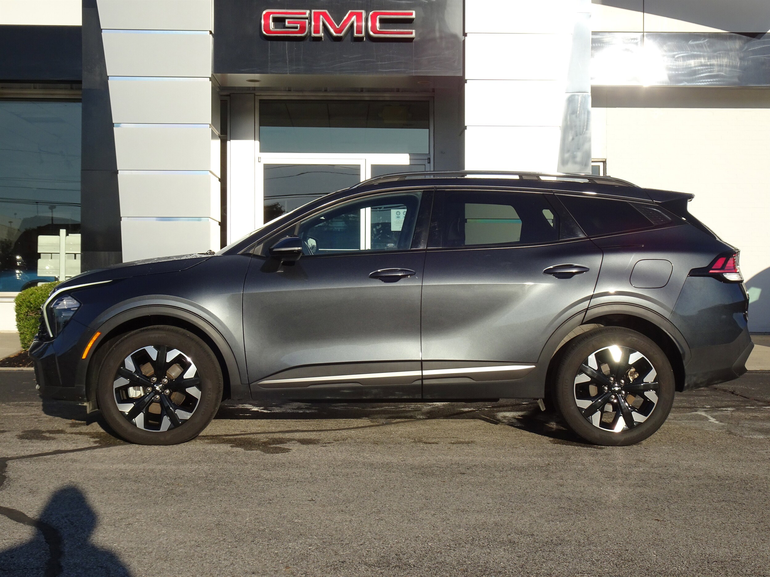 2023 Kia Sportage X-Line photo 2