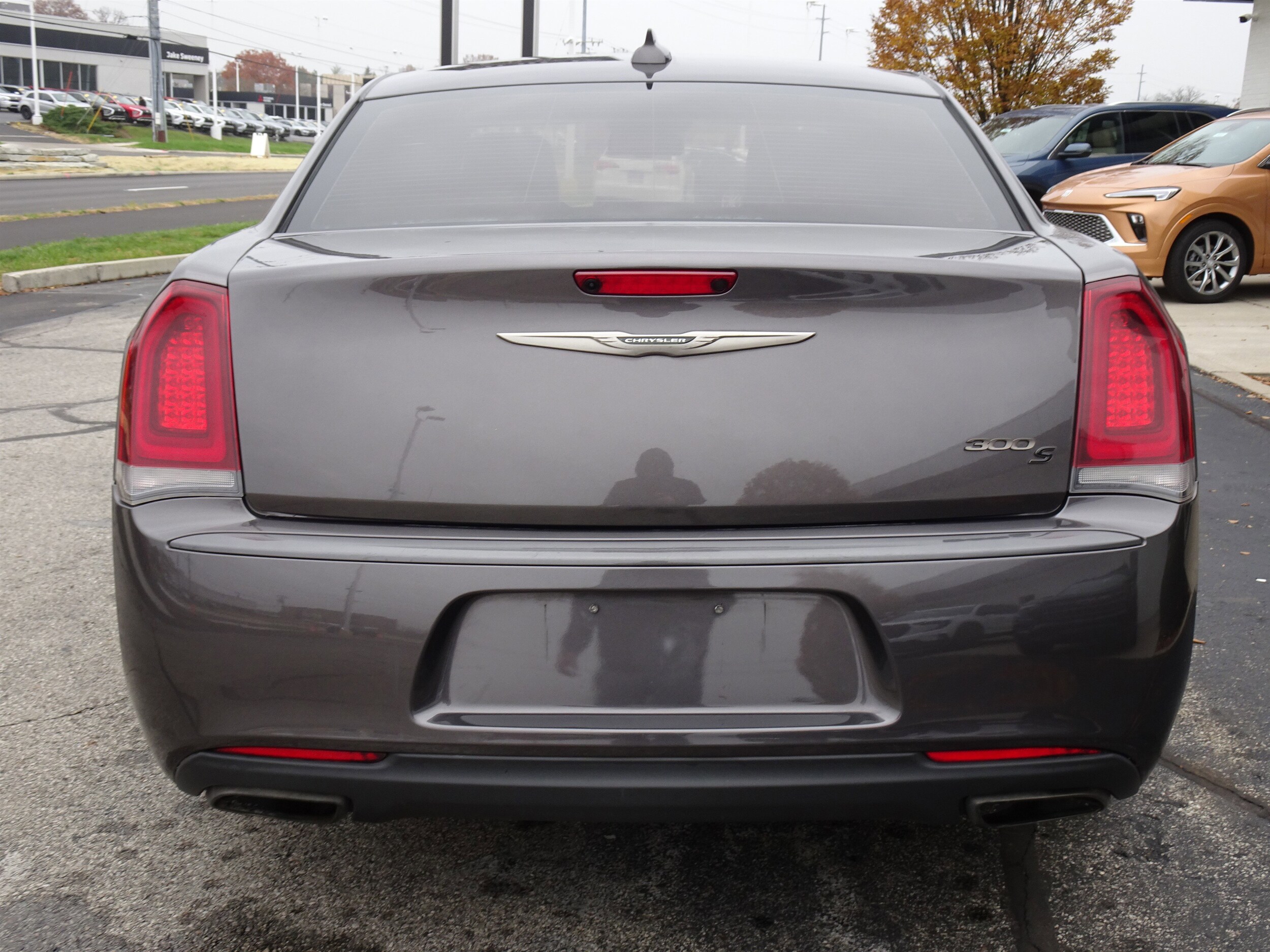 2016 Chrysler 300 S photo 4