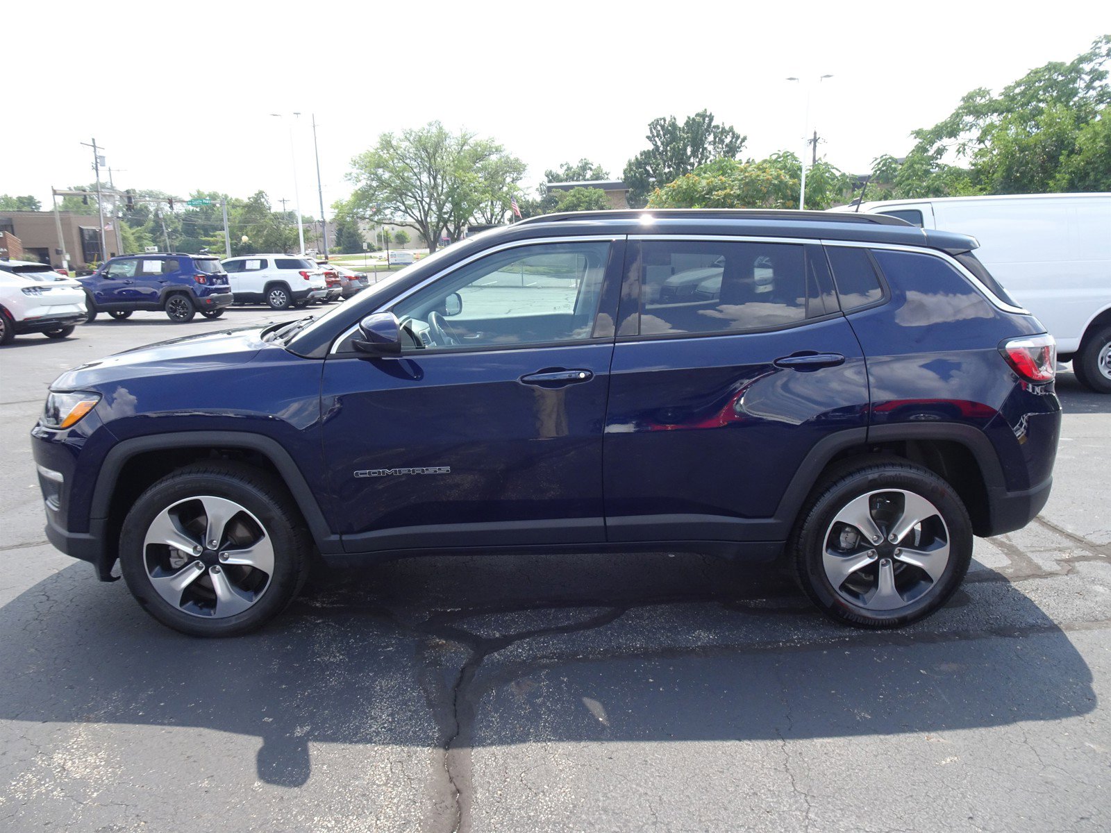 Used 2018 Jeep Compass Latitude with VIN 3C4NJDBB4JT176322 for sale in Cincinnati, OH