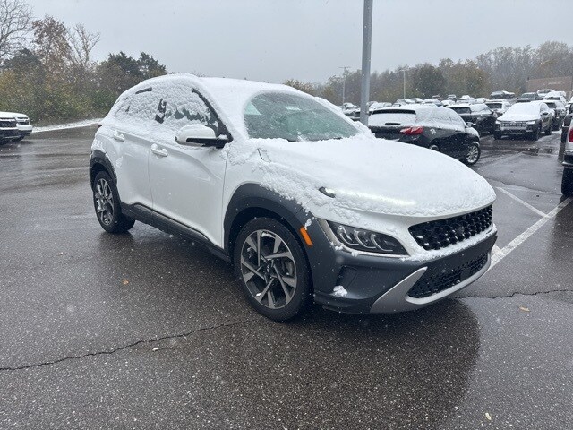 2022 Hyundai Kona Limited photo 2