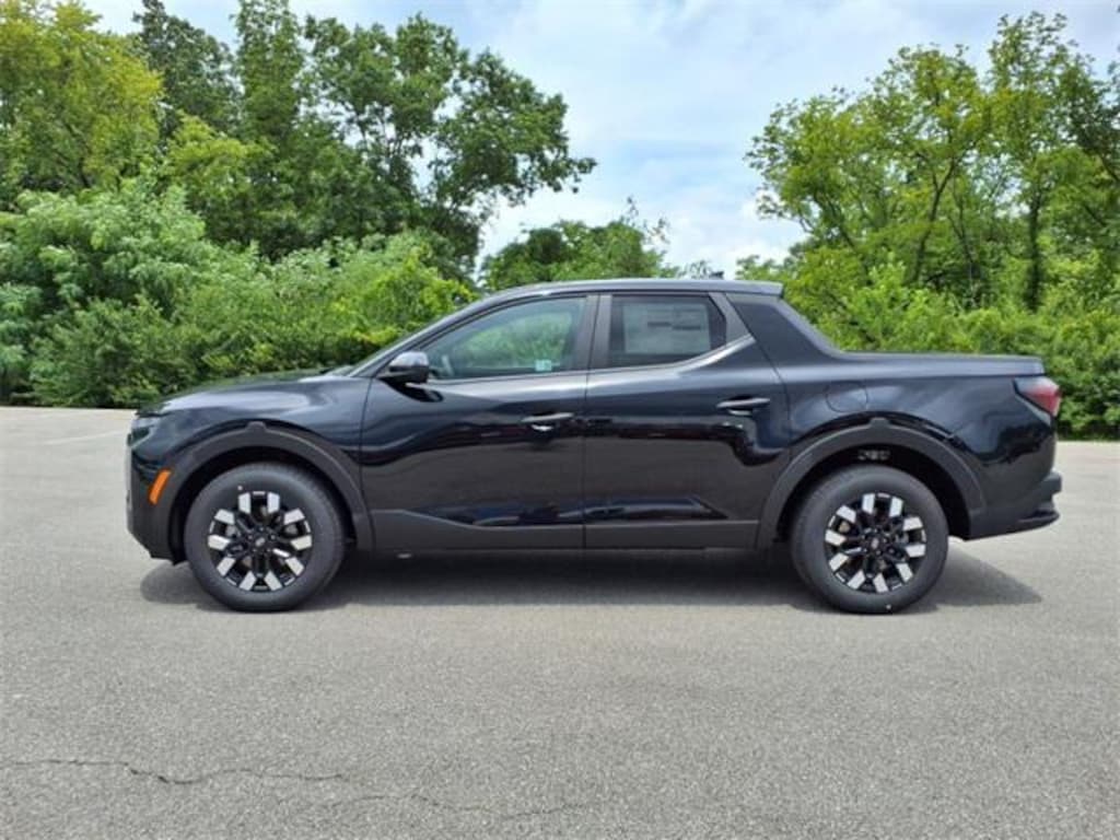 New 2025 Hyundai Santa Cruz SE AWD Truck