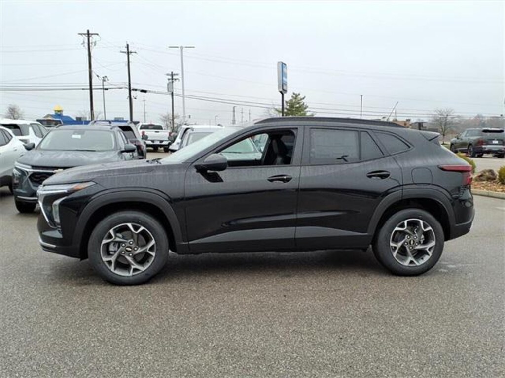 New 2026 Chevrolet Trax FWD LT SUV