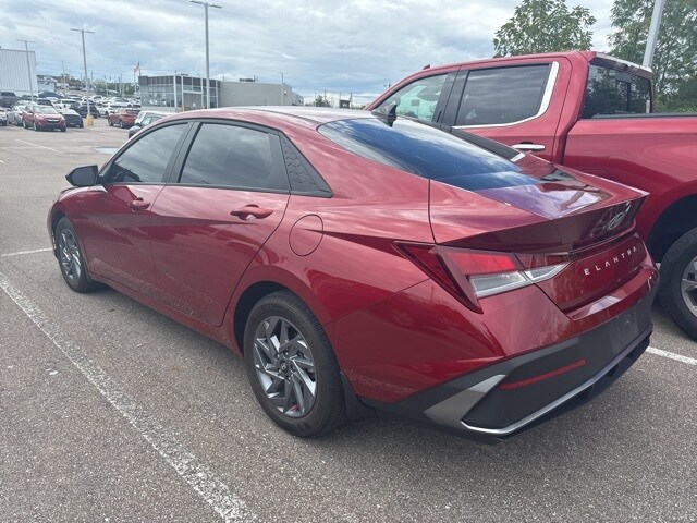 2024 Hyundai Elantra SEL photo 2