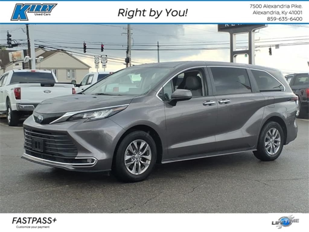 Used 2023 Toyota Sienna XLE Minivan/Van