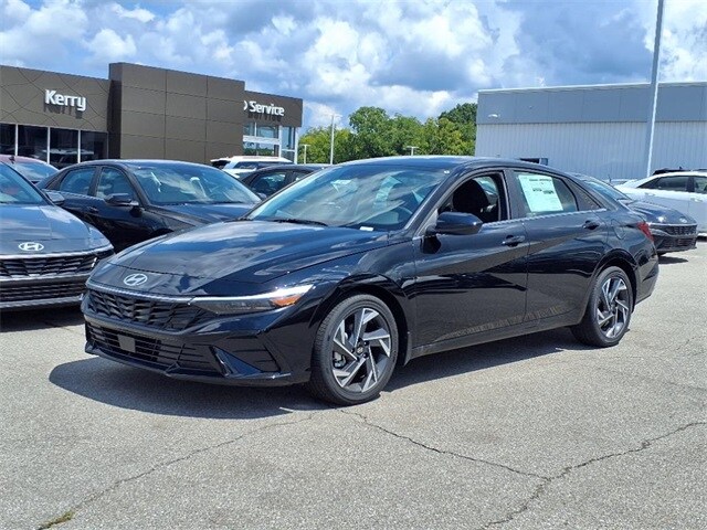 2025 Hyundai Elantra SEL Convenience photo 2