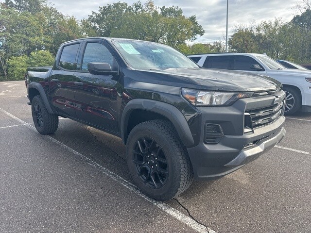 2024 Chevrolet Colorado Trail Boss photo 2