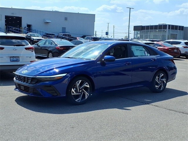 2025 Hyundai Elantra SEL Convenience photo 2