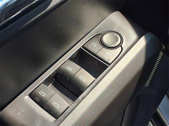 2025 Chevrolet Colorado LT - Photo 11
