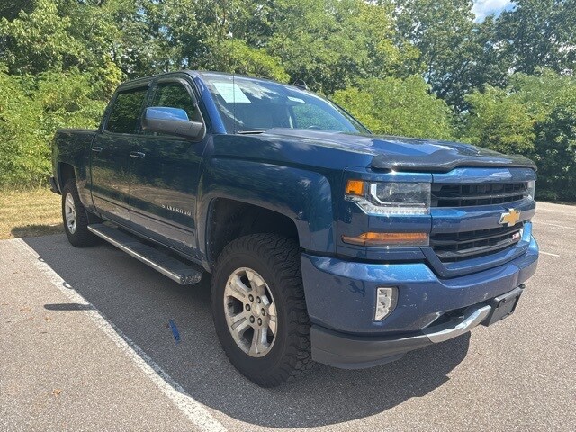 2018 Chevrolet Silverado 1500 LT photo 2