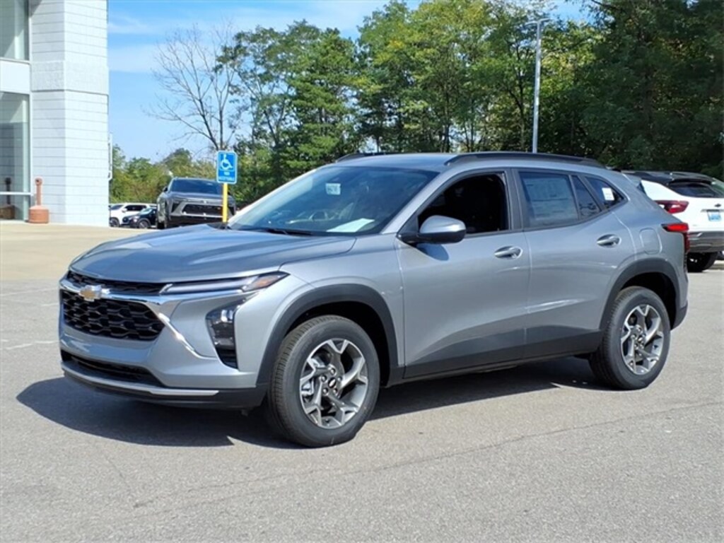 New 2026 Chevrolet Trax FWD LT SUV