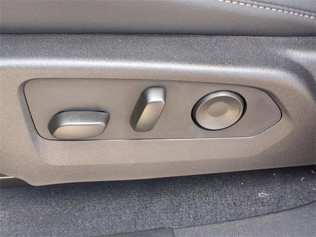 2025 Chevrolet Colorado LT - Photo 12
