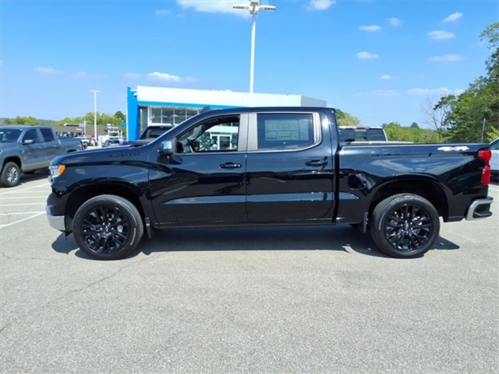 New 2025 Chevrolet Silverado 1500 4WD Crew Cab Standard Bed LT Truck