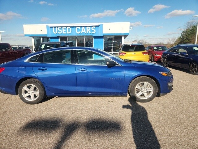 2023 Chevrolet Malibu LS photo 2