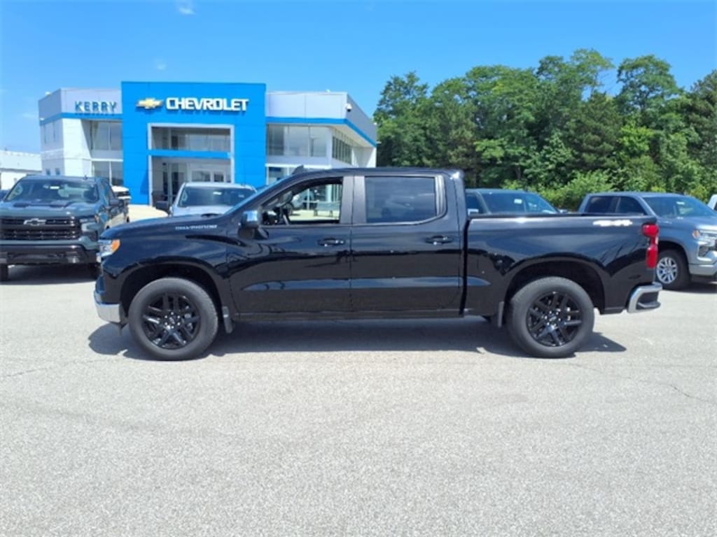 New 2024 Chevrolet Silverado 1500 4WD Crew Cab Short Bed LT Truck