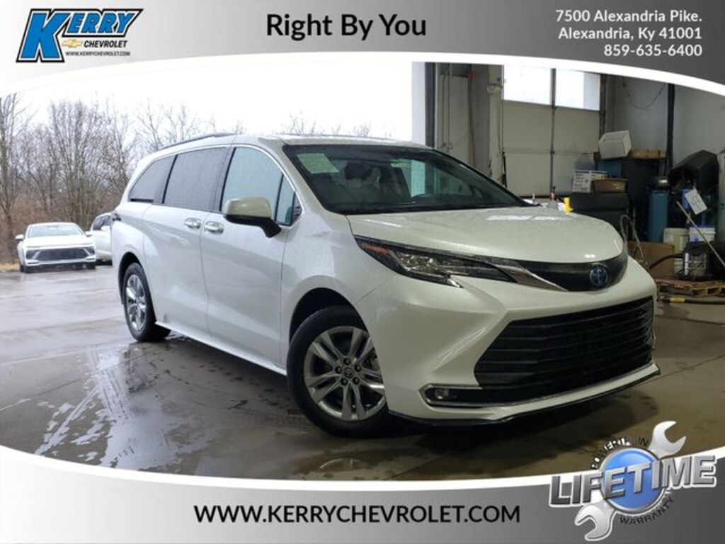 Used 2022 Toyota Sienna XLE Minivan/Van