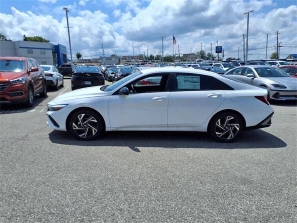 New 2025 Hyundai Elantra Hybrid SEL Sport Sedan