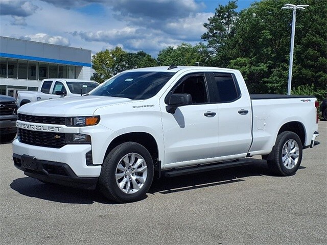 2022 Chevrolet Silverado 1500 Custom photo 2