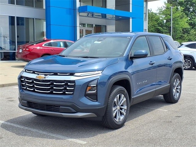 2026 Chevrolet Equinox LT photo 2
