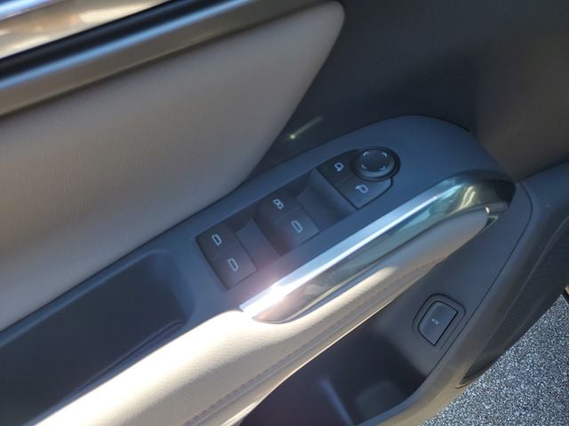 2027 Chevrolet Traverse LT - Photo 19
