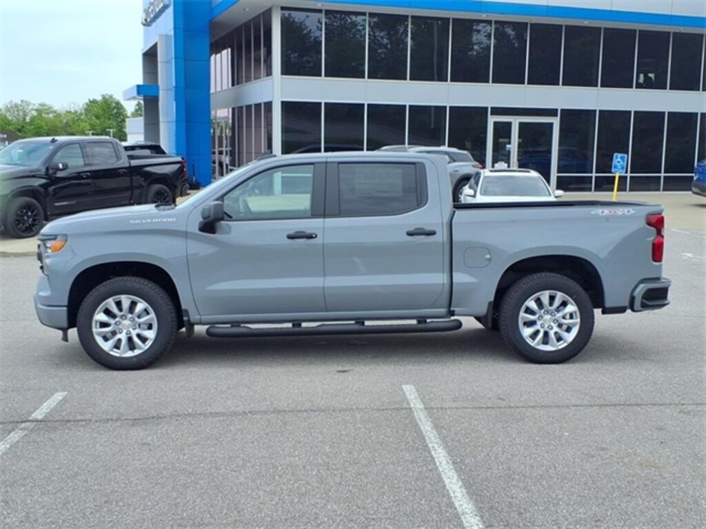New 2025 Chevrolet Silverado 1500 4WD Crew Cab Short Bed Custom Truck