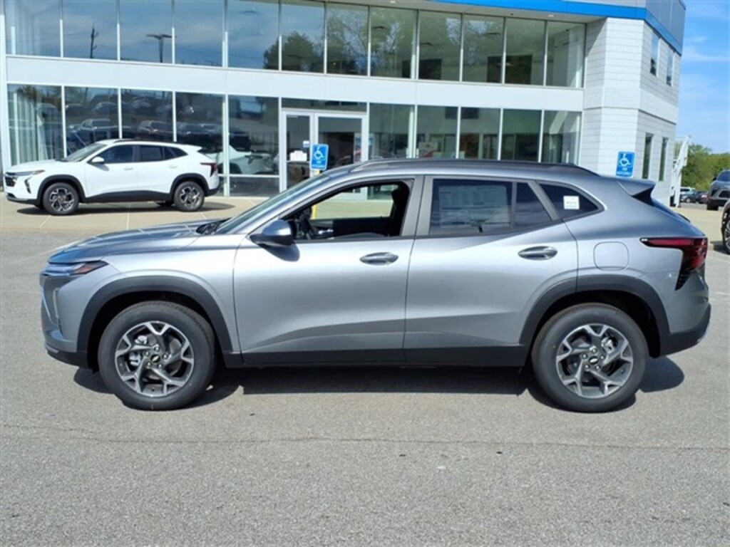 New 2026 Chevrolet Trax FWD LT SUV