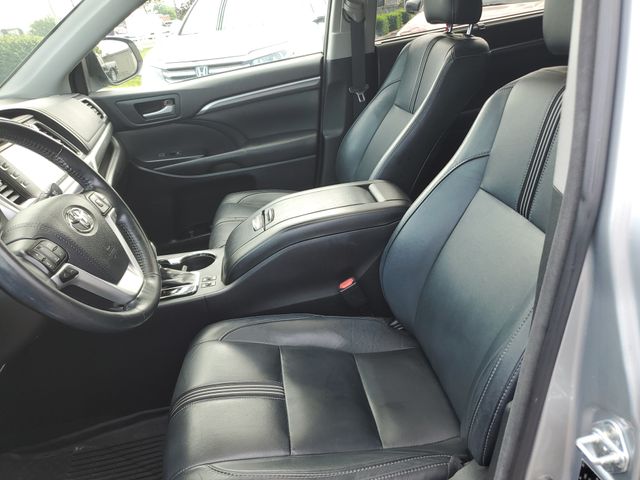 2017 Toyota Highlander SE - Photo 17