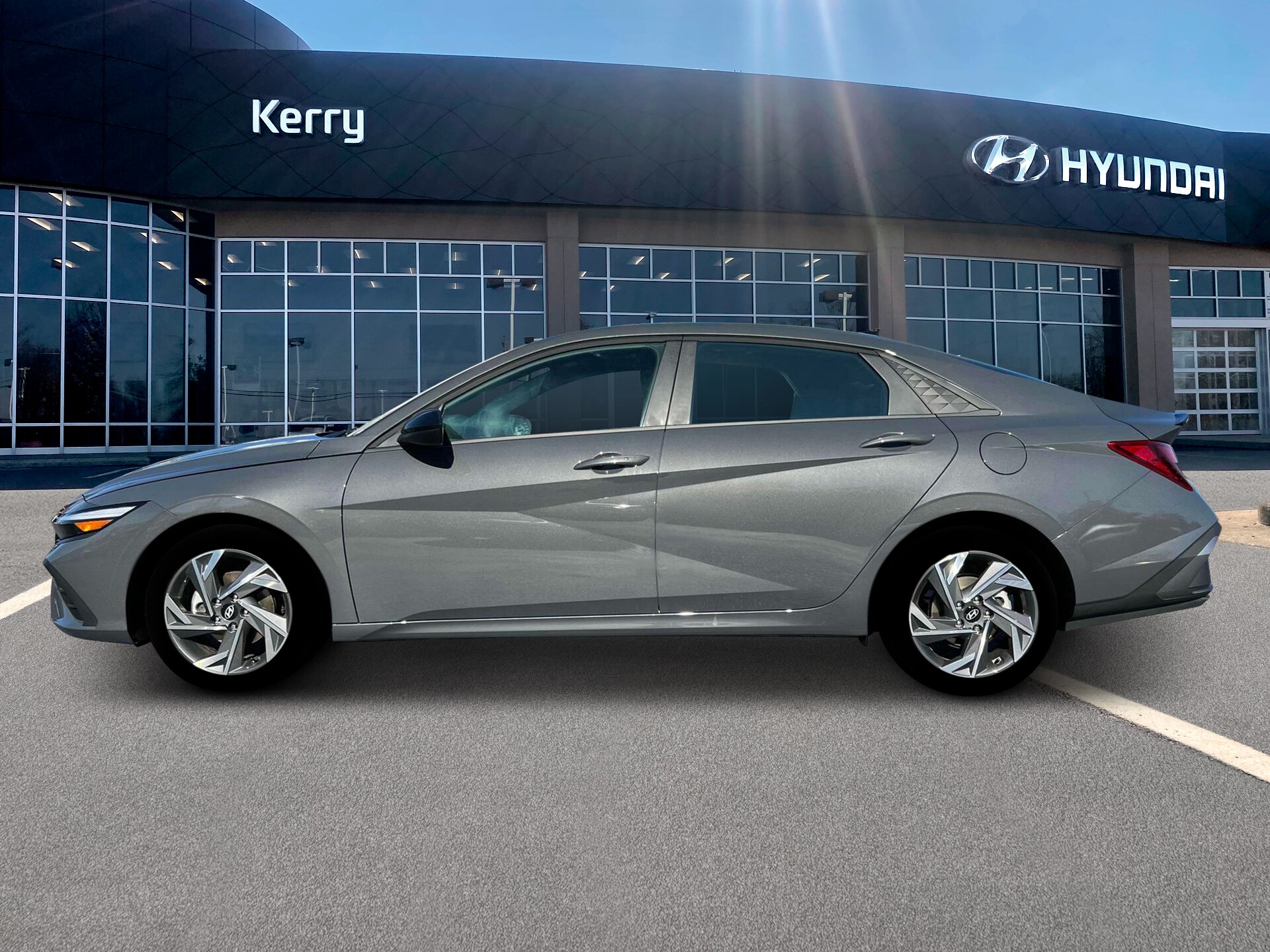 2025 Hyundai Elantra SEL Sport photo 3