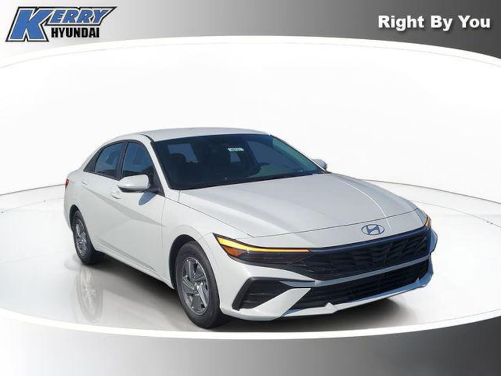 New 2026 Hyundai Elantra SE Sedan