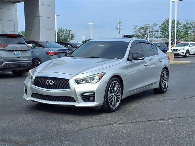 2016 Infiniti Q50 3.0t Sport photo 2