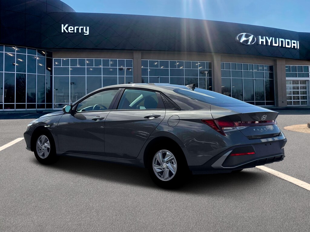 New 2026 Hyundai Elantra SE Sedan